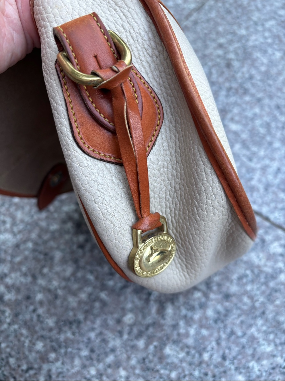 Vintage Dooney and Bourke crossbody bag - Picture 11 of 11